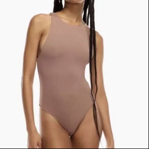Aritzia Babaton 90s contour bodysuit - tan - Picture 6 of 6